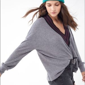 UO Vivi Plunging V-Neck Top